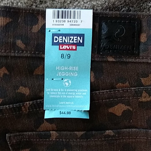 Hi-Rise Jeans - Picture 5 of 7